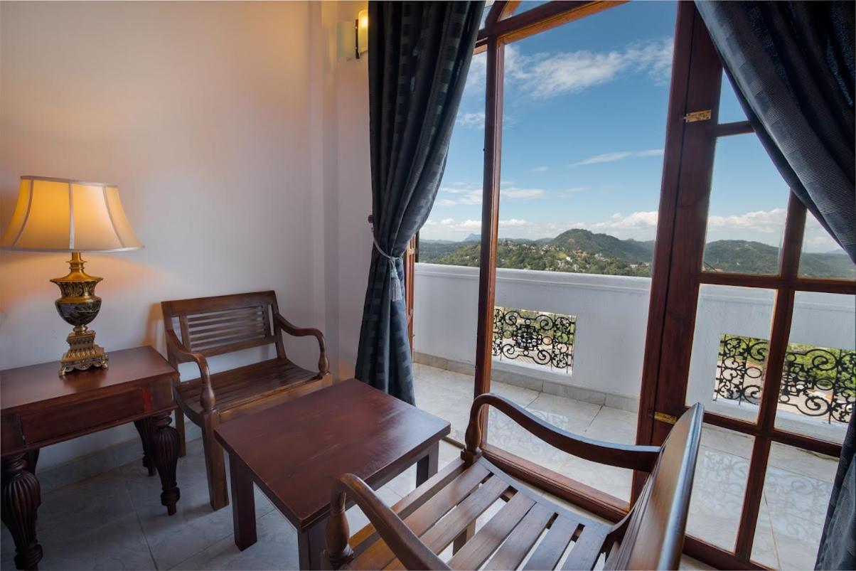 Ceylon Breeze Hotel Kandy Exterior photo